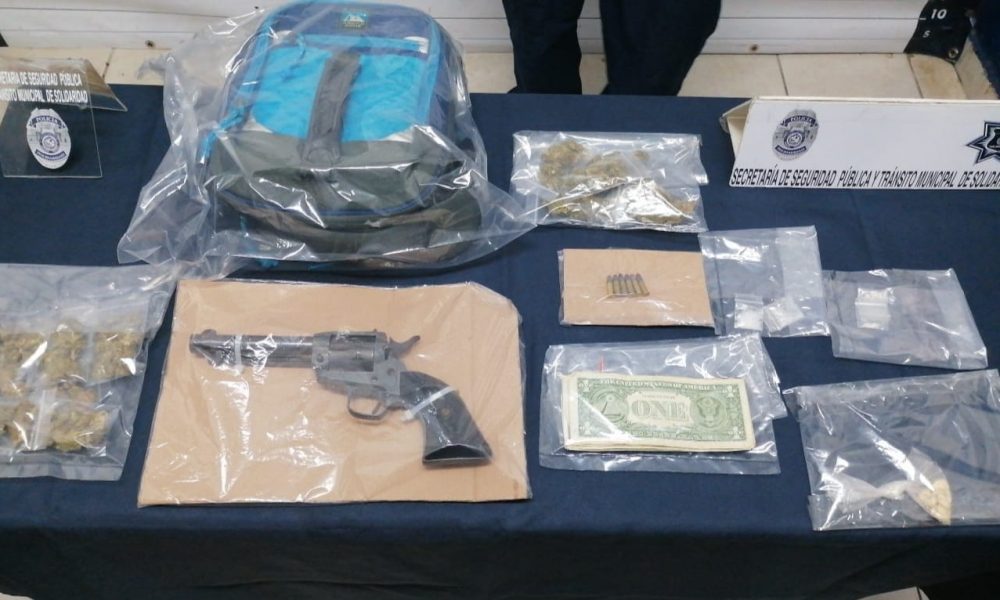 Detienen a tres sujetos con droga y arma de fuego en Playa del Carmen