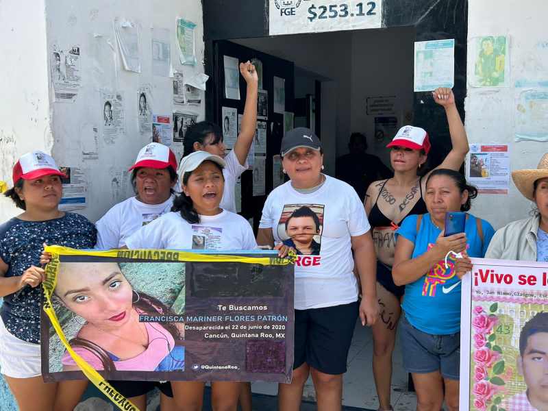 Tras reunión con nuevo fiscal, madres buscadoras mantienen paro en Fiscalía  de Cancún