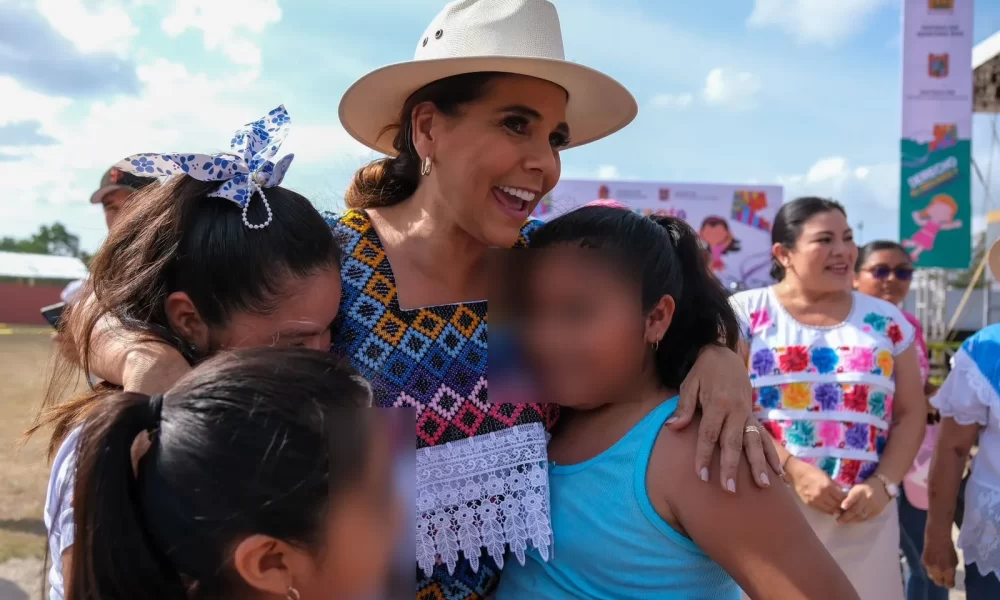 Niñas y niños de la zona maya del centro del estado celebran el Día de ...