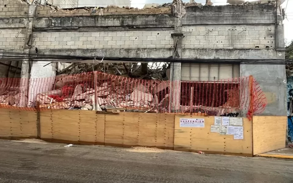 Clausuran demolición por falta de seguridad en Playa del Carmen
