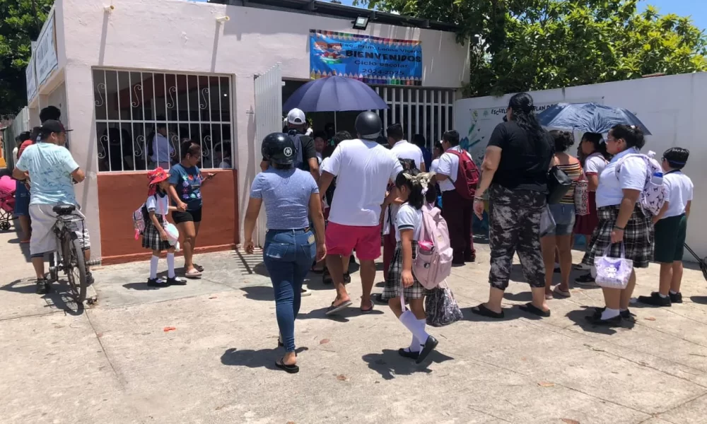 Regresan 400 mil alumnos de educación básica en Quintana Roo